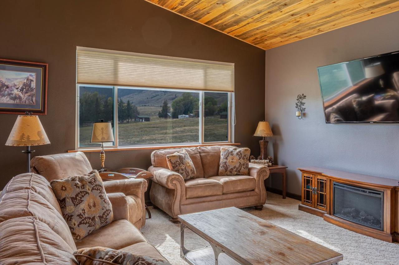Bison Lodge - Lg Home - 2 Bedrooms - Less Than 5 Miles To Yellowstone North Entrance, Sleeps Up To 8 Гардинер Экстерьер фото