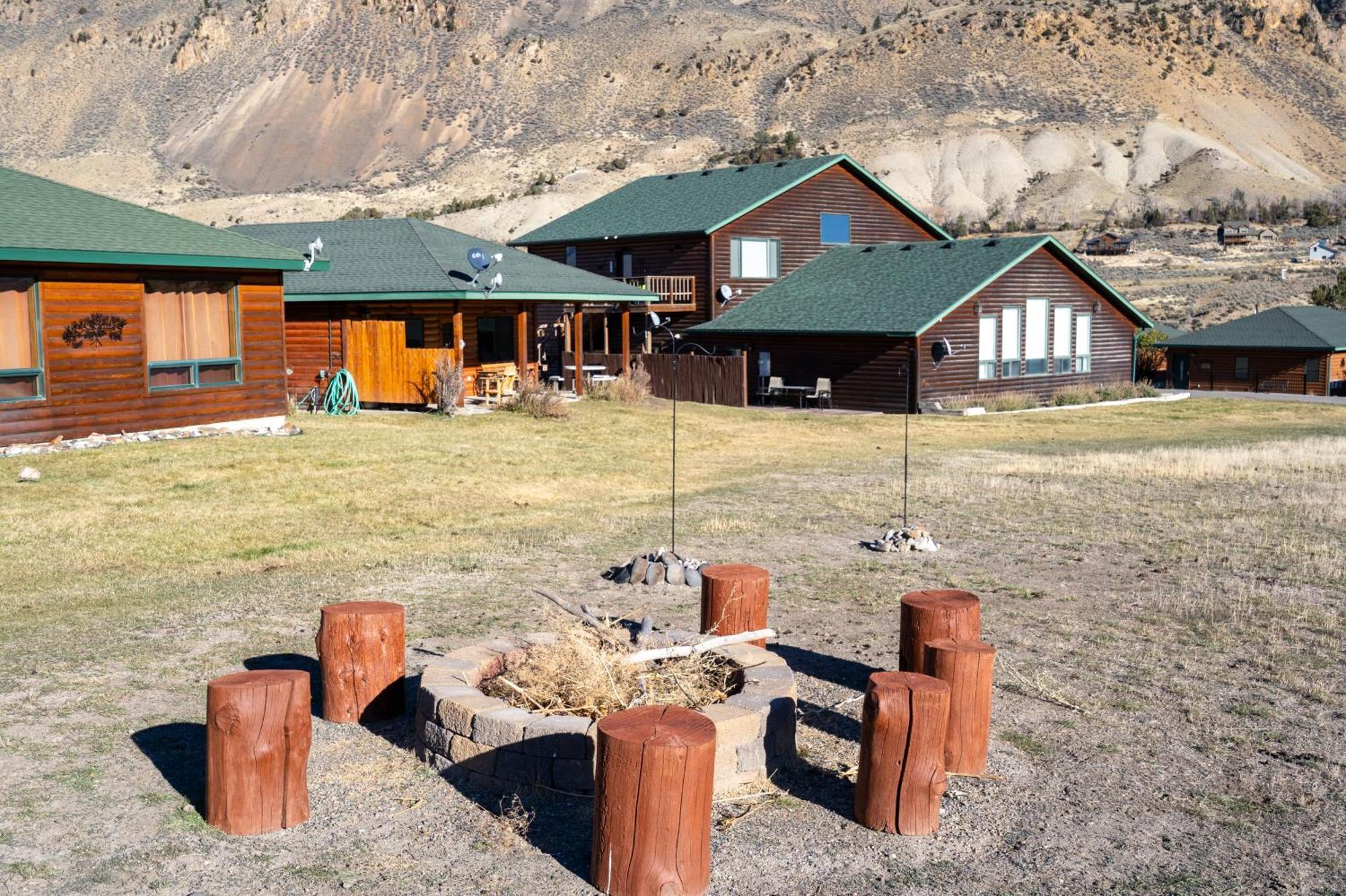 Bison Lodge - Lg Home - 2 Bedrooms - Less Than 5 Miles To Yellowstone North Entrance, Sleeps Up To 8 Гардинер Экстерьер фото