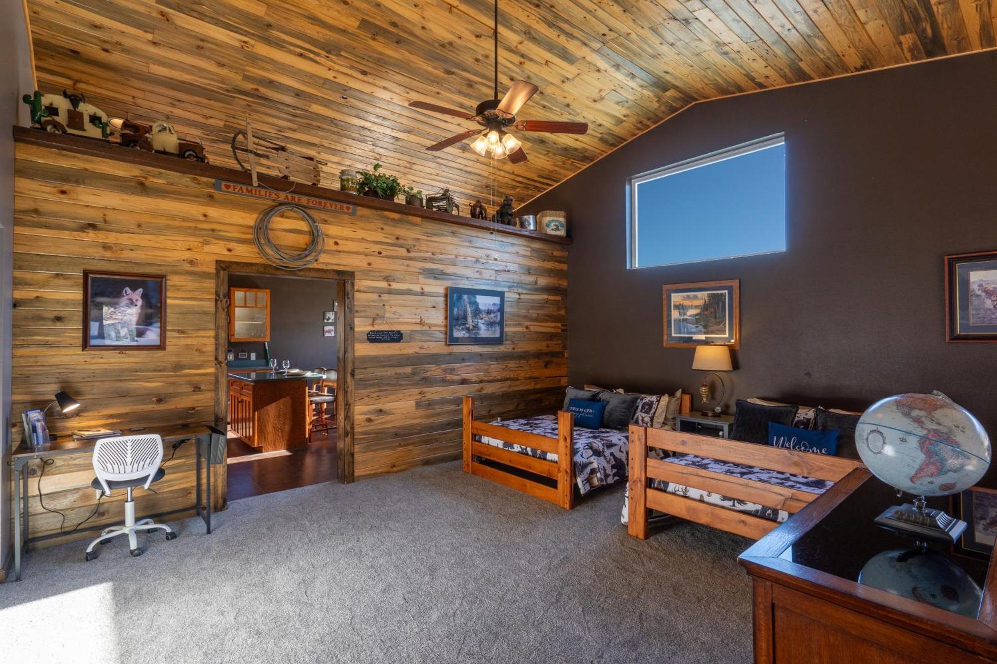 Bison Lodge - Lg Home - 2 Bedrooms - Less Than 5 Miles To Yellowstone North Entrance, Sleeps Up To 8 Гардинер Экстерьер фото