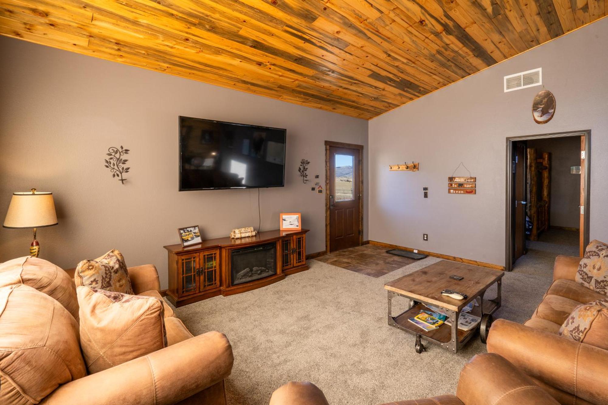 Bison Lodge - Lg Home - 2 Bedrooms - Less Than 5 Miles To Yellowstone North Entrance, Sleeps Up To 8 Гардинер Экстерьер фото