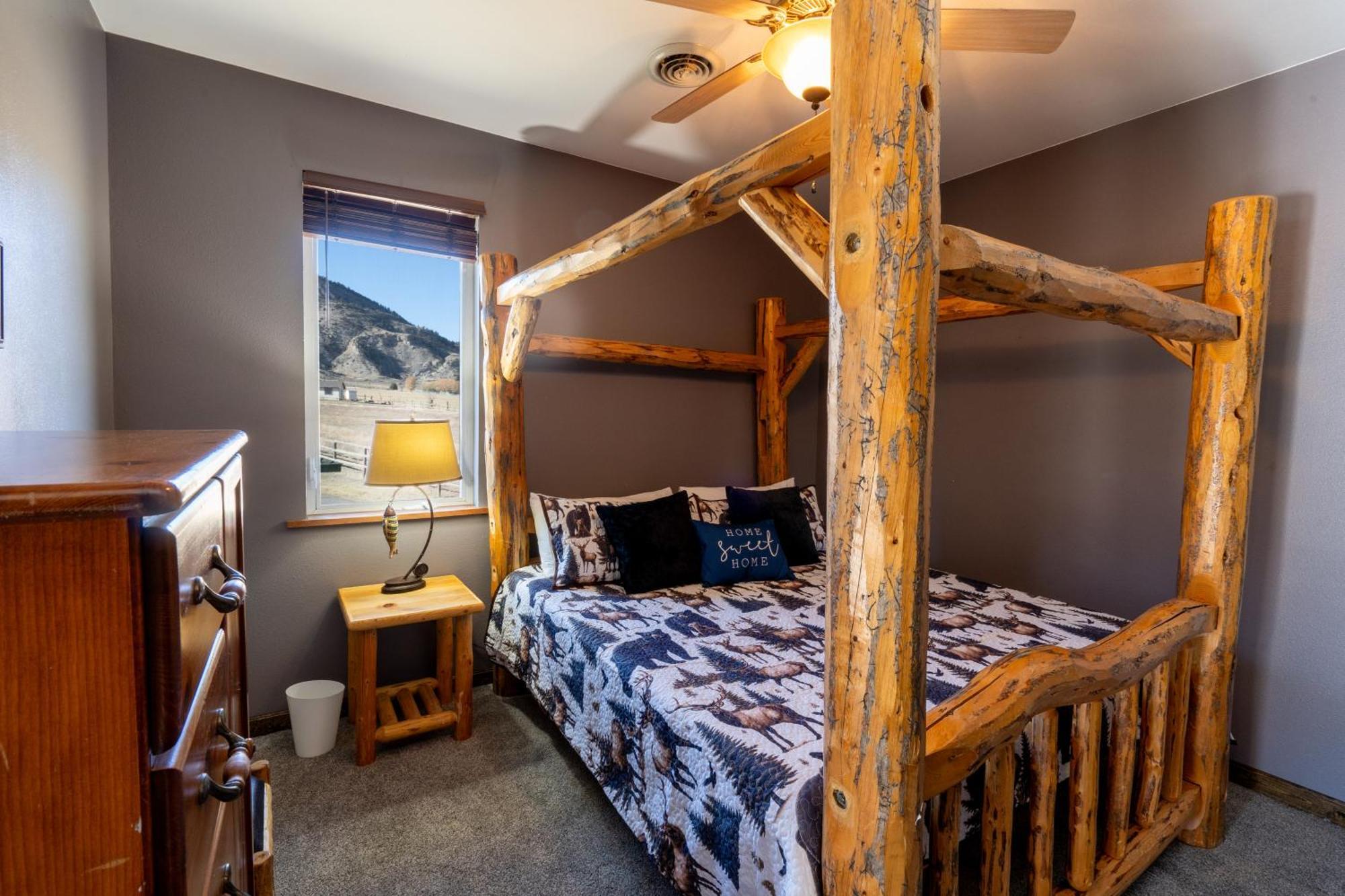Bison Lodge - Lg Home - 2 Bedrooms - Less Than 5 Miles To Yellowstone North Entrance, Sleeps Up To 8 Гардинер Экстерьер фото