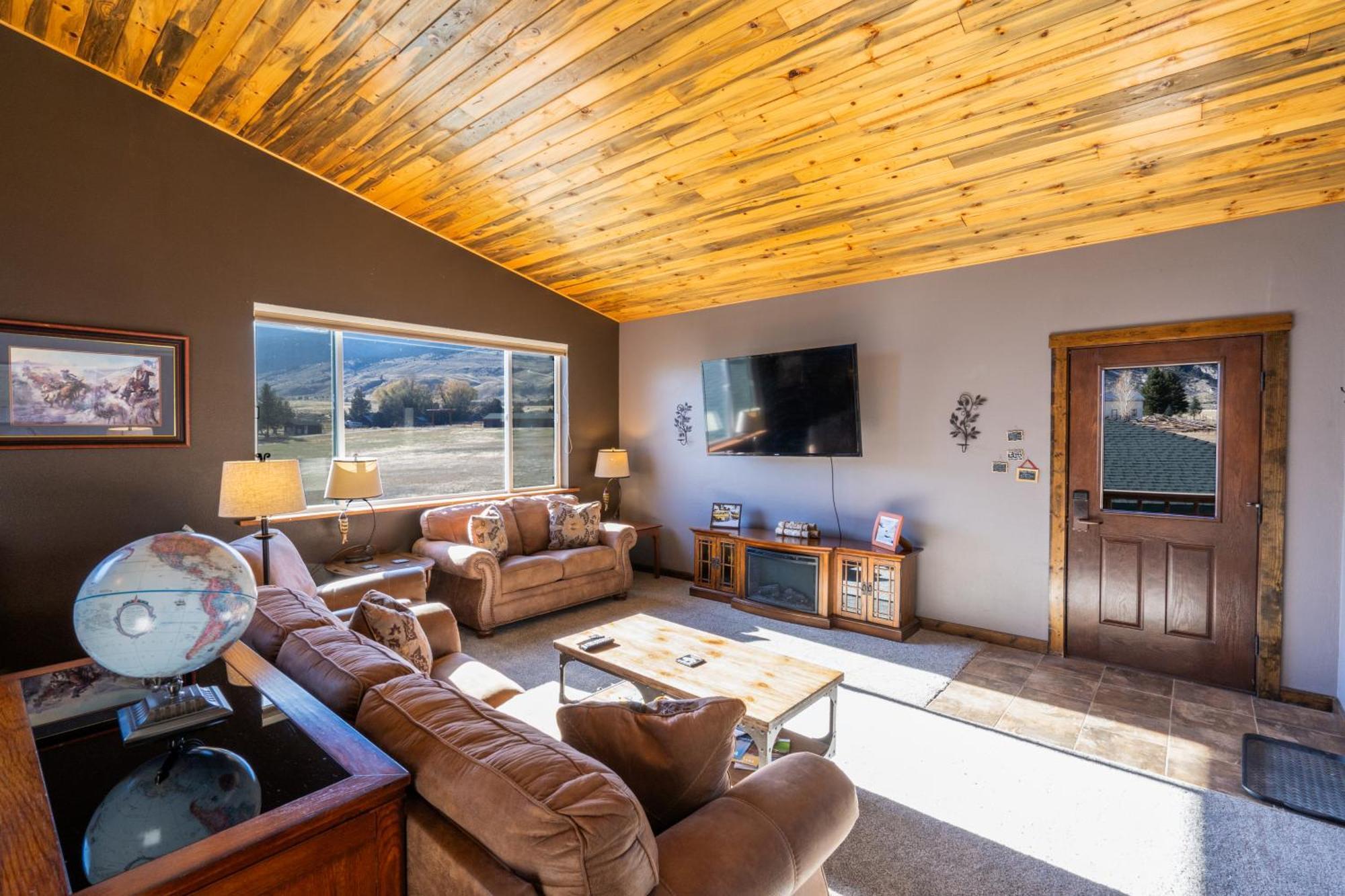 Bison Lodge - Lg Home - 2 Bedrooms - Less Than 5 Miles To Yellowstone North Entrance, Sleeps Up To 8 Гардинер Экстерьер фото