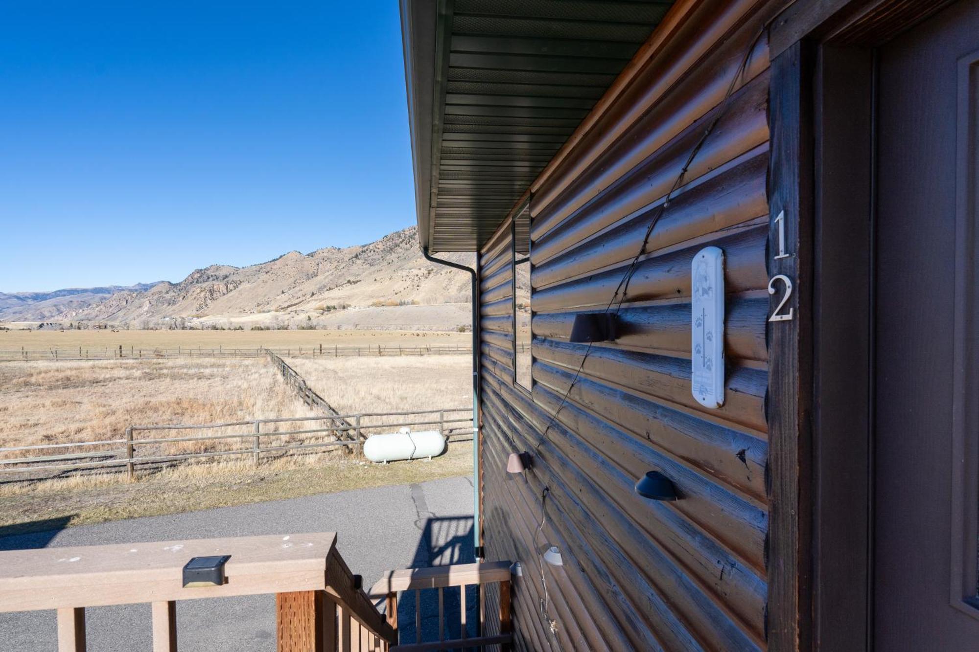 Bison Lodge - Lg Home - 2 Bedrooms - Less Than 5 Miles To Yellowstone North Entrance, Sleeps Up To 8 Гардинер Экстерьер фото