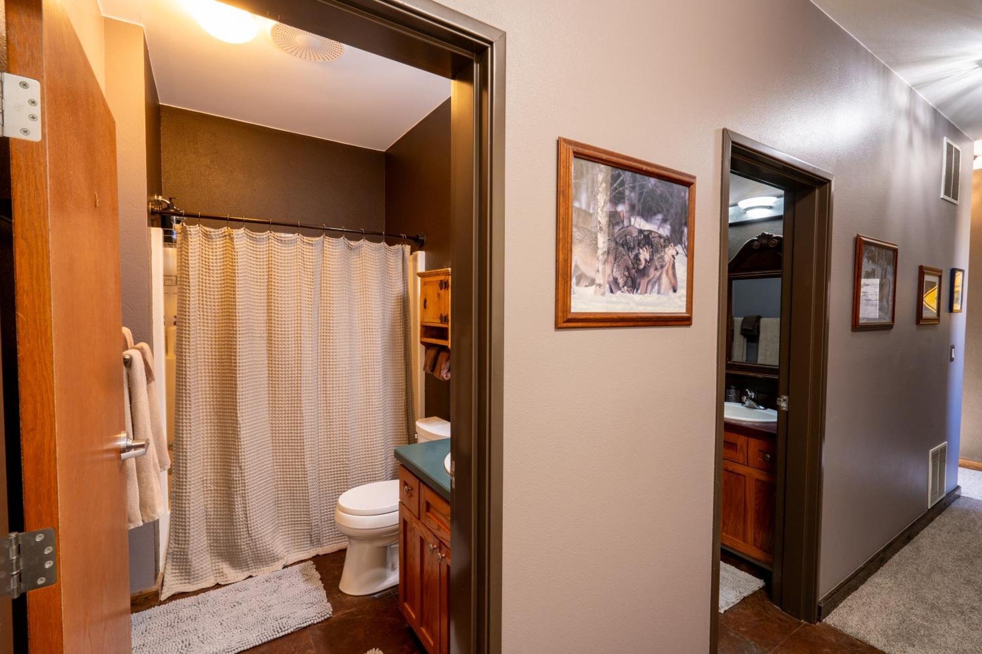 Bison Lodge - Lg Home - 2 Bedrooms - Less Than 5 Miles To Yellowstone North Entrance, Sleeps Up To 8 Гардинер Экстерьер фото