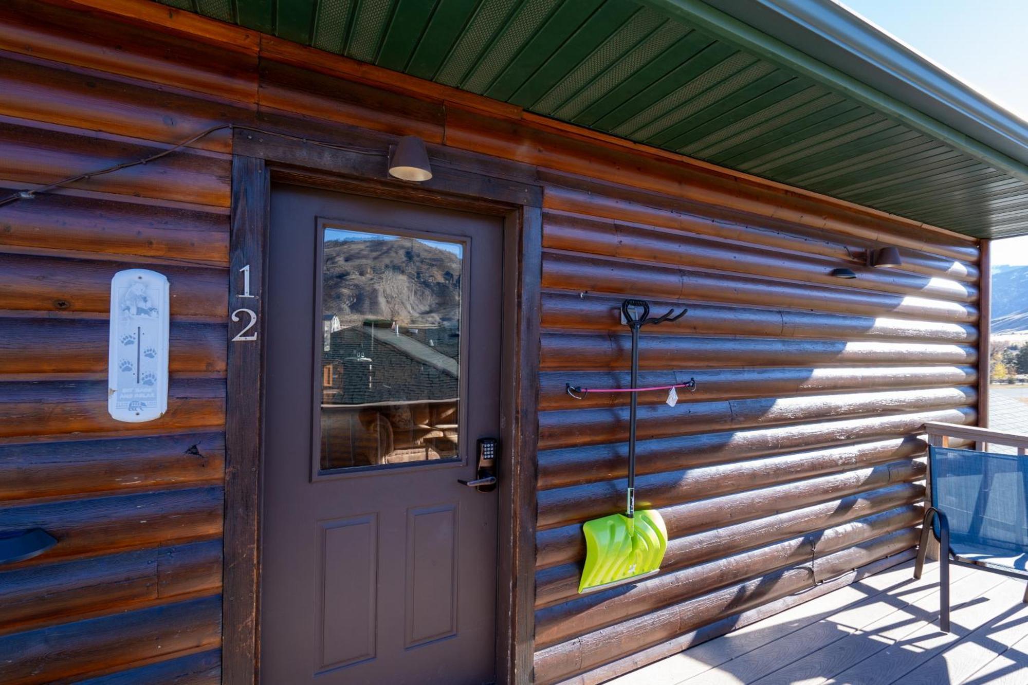 Bison Lodge - Lg Home - 2 Bedrooms - Less Than 5 Miles To Yellowstone North Entrance, Sleeps Up To 8 Гардинер Экстерьер фото
