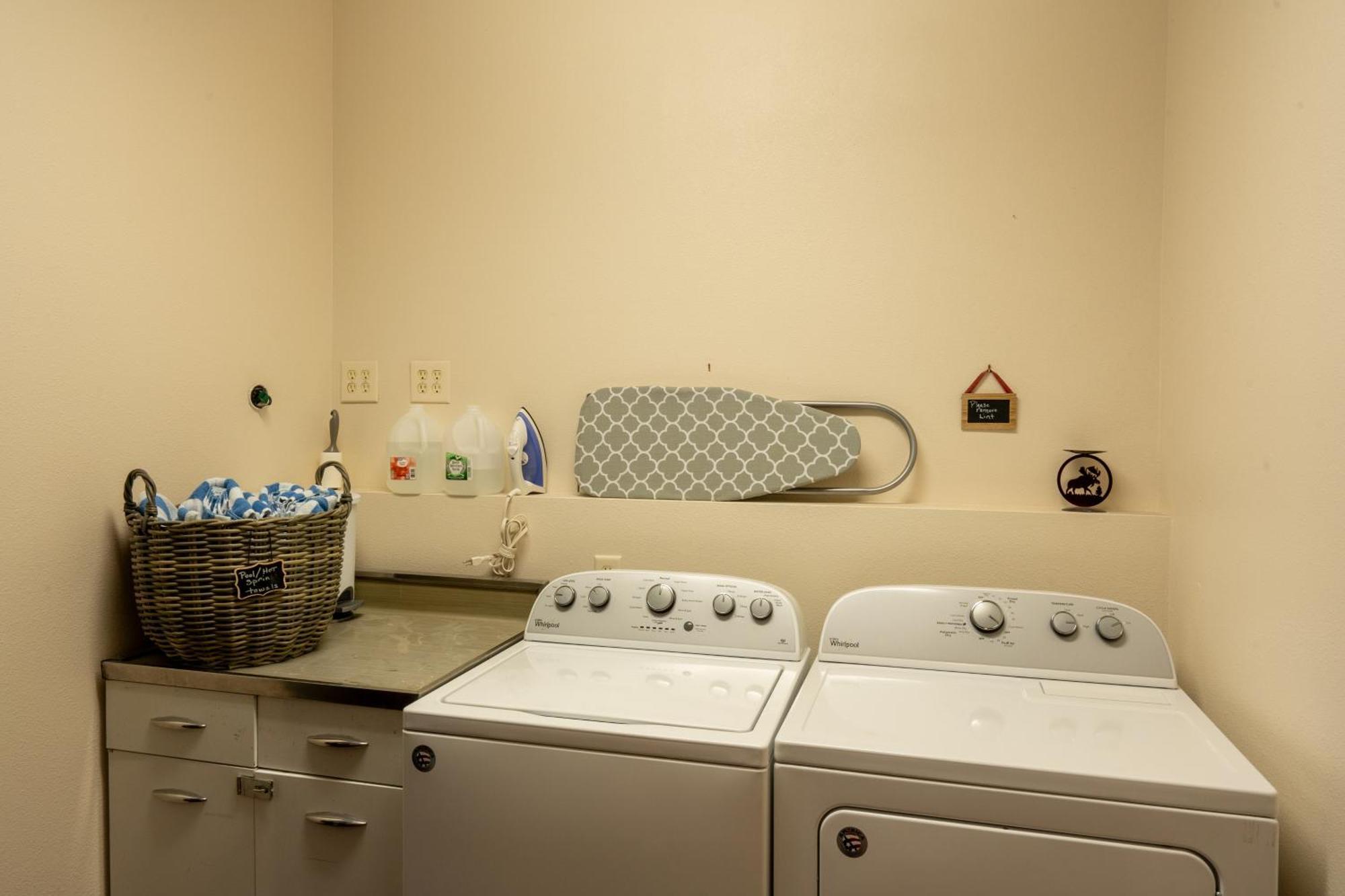 Bison Lodge - Lg Home - 2 Bedrooms - Less Than 5 Miles To Yellowstone North Entrance, Sleeps Up To 8 Гардинер Экстерьер фото
