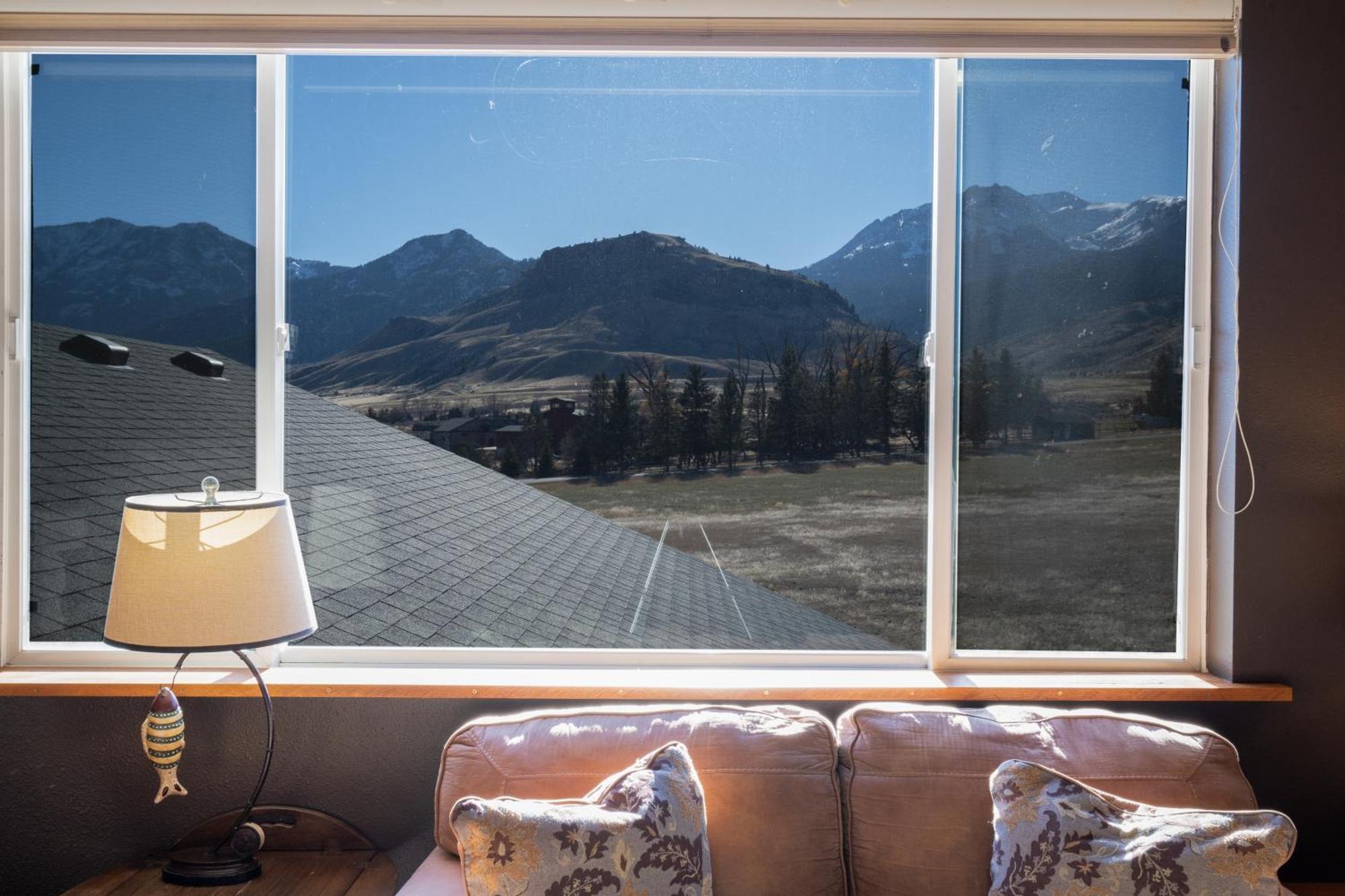 Bison Lodge - Lg Home - 2 Bedrooms - Less Than 5 Miles To Yellowstone North Entrance, Sleeps Up To 8 Гардинер Экстерьер фото