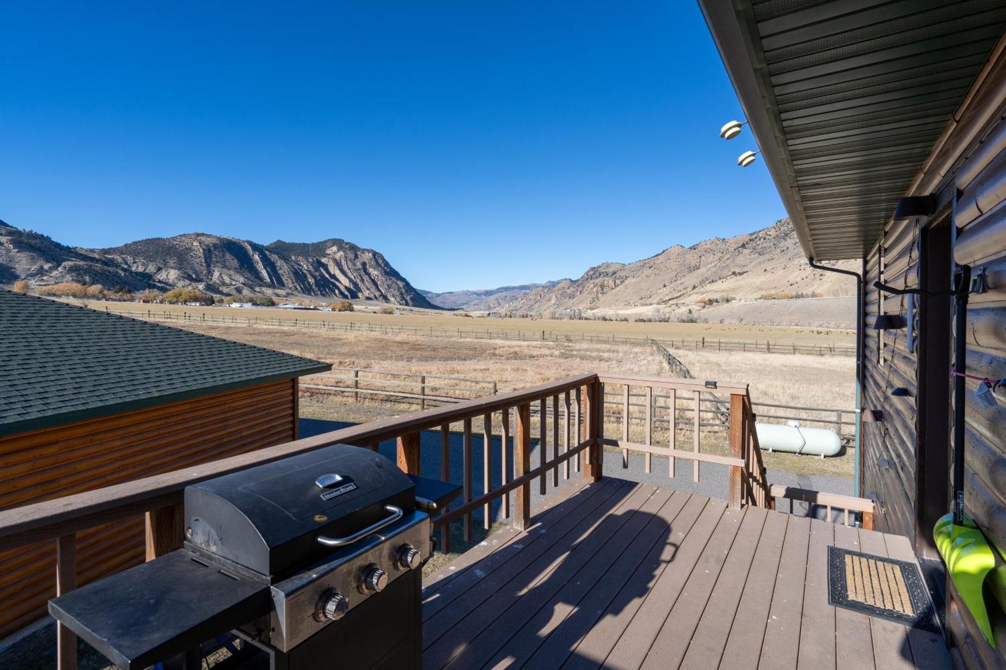 Bison Lodge - Lg Home - 2 Bedrooms - Less Than 5 Miles To Yellowstone North Entrance, Sleeps Up To 8 Гардинер Экстерьер фото