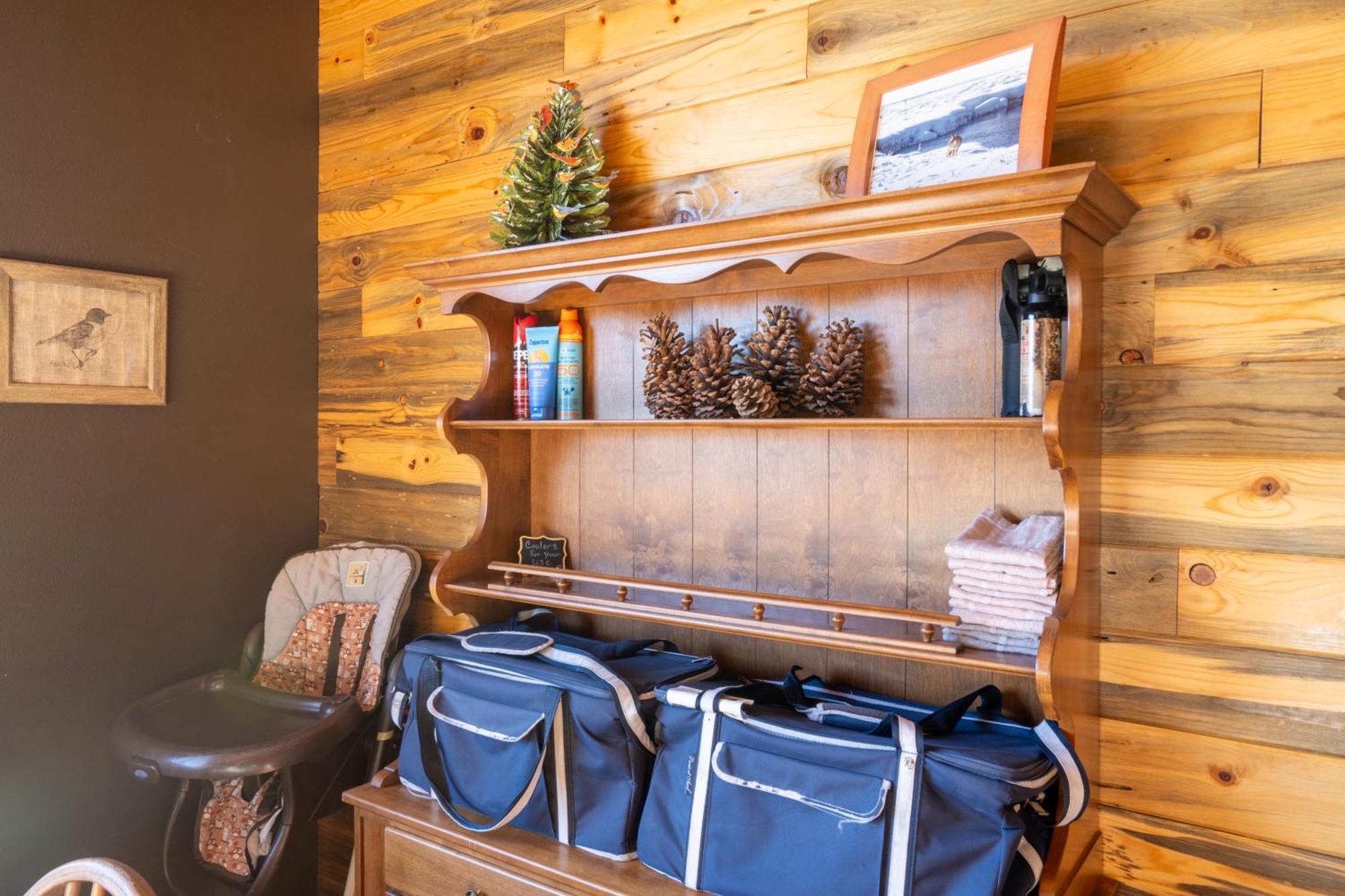 Bison Lodge - Lg Home - 2 Bedrooms - Less Than 5 Miles To Yellowstone North Entrance, Sleeps Up To 8 Гардинер Экстерьер фото