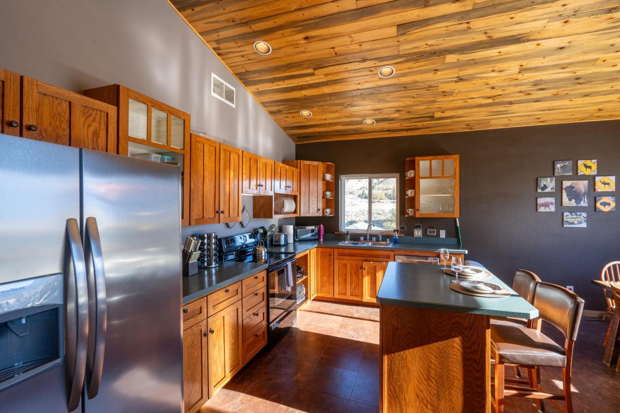 Bison Lodge - Lg Home - 2 Bedrooms - Less Than 5 Miles To Yellowstone North Entrance, Sleeps Up To 8 Гардинер Экстерьер фото